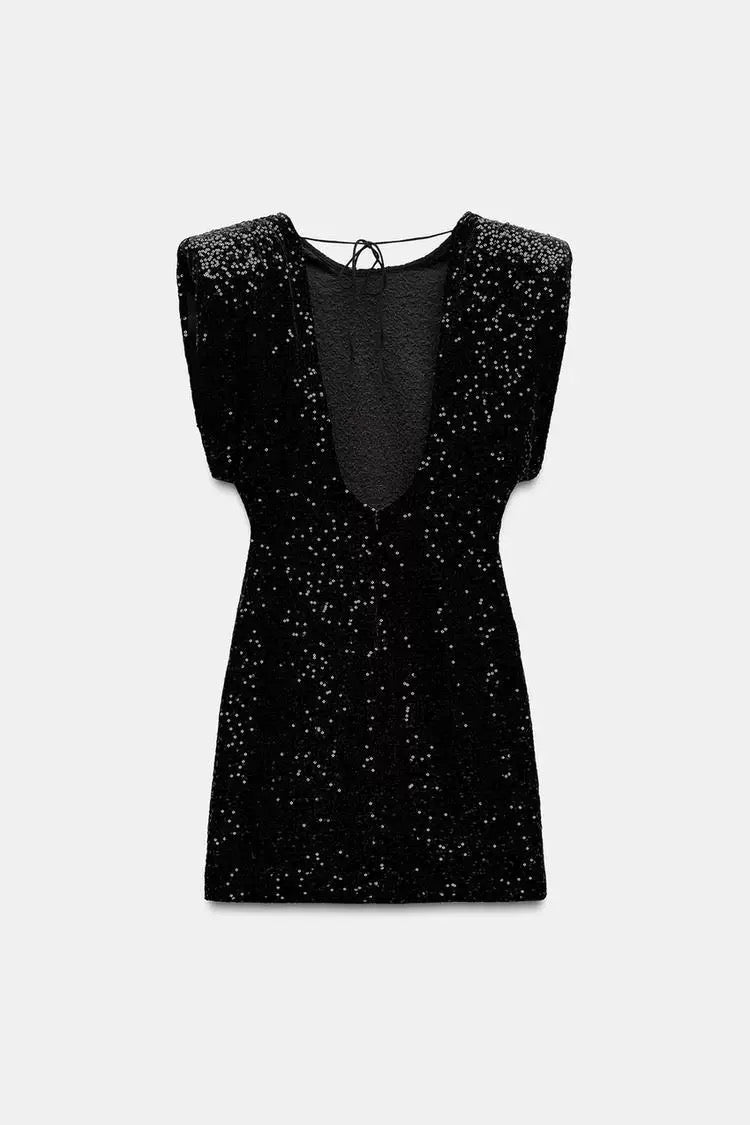 Robe noire à manches courtes