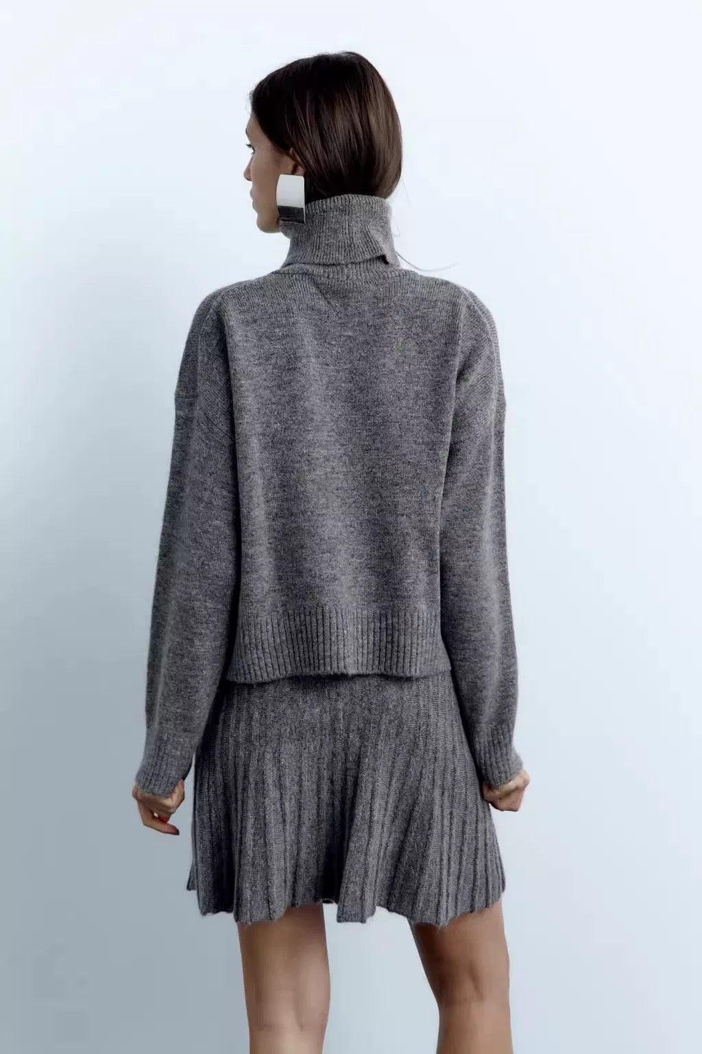 Ensemble sweat et jupe gris